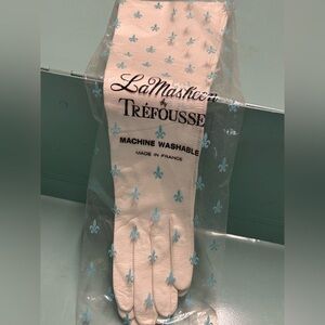 New in pack Trefousse vintage white kid gloves size 7 LaMasheen machine washable